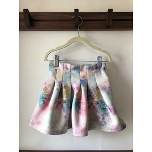 H&M structured floral skirt. Size 2-4.